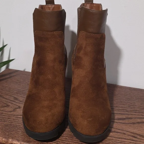 🌞🌞Chelsea Brown Faux Suede Heel Ankle Boots Womens 8 - Picture 2 of 8
